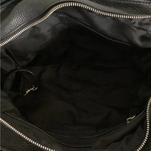 Michael Kors Astor Black Shoulder Bag - Picture 6 of 10